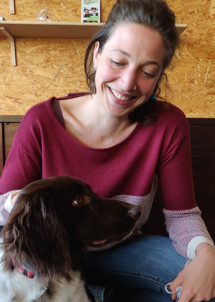 Bemiddelingshond Frida gaat mee op straat